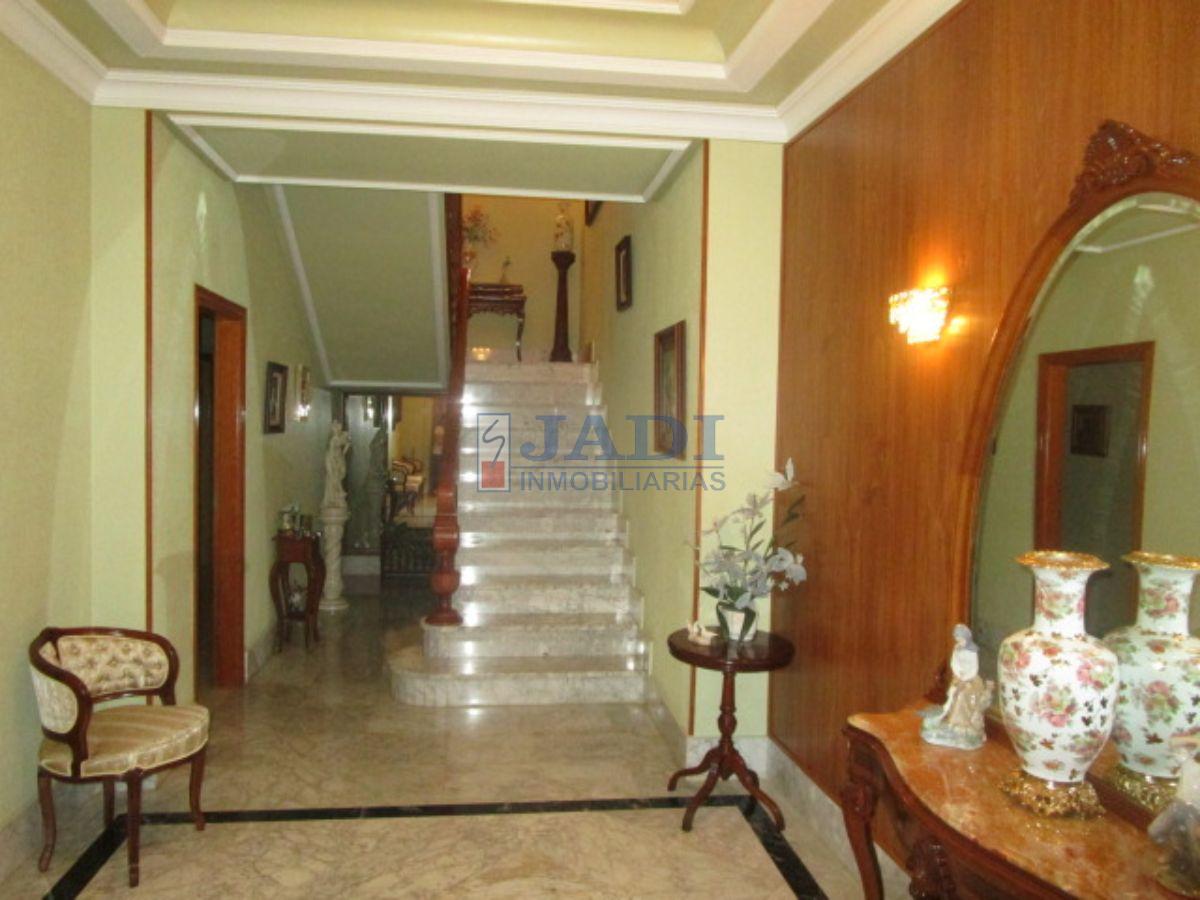 For sale of house in Valdepeñas