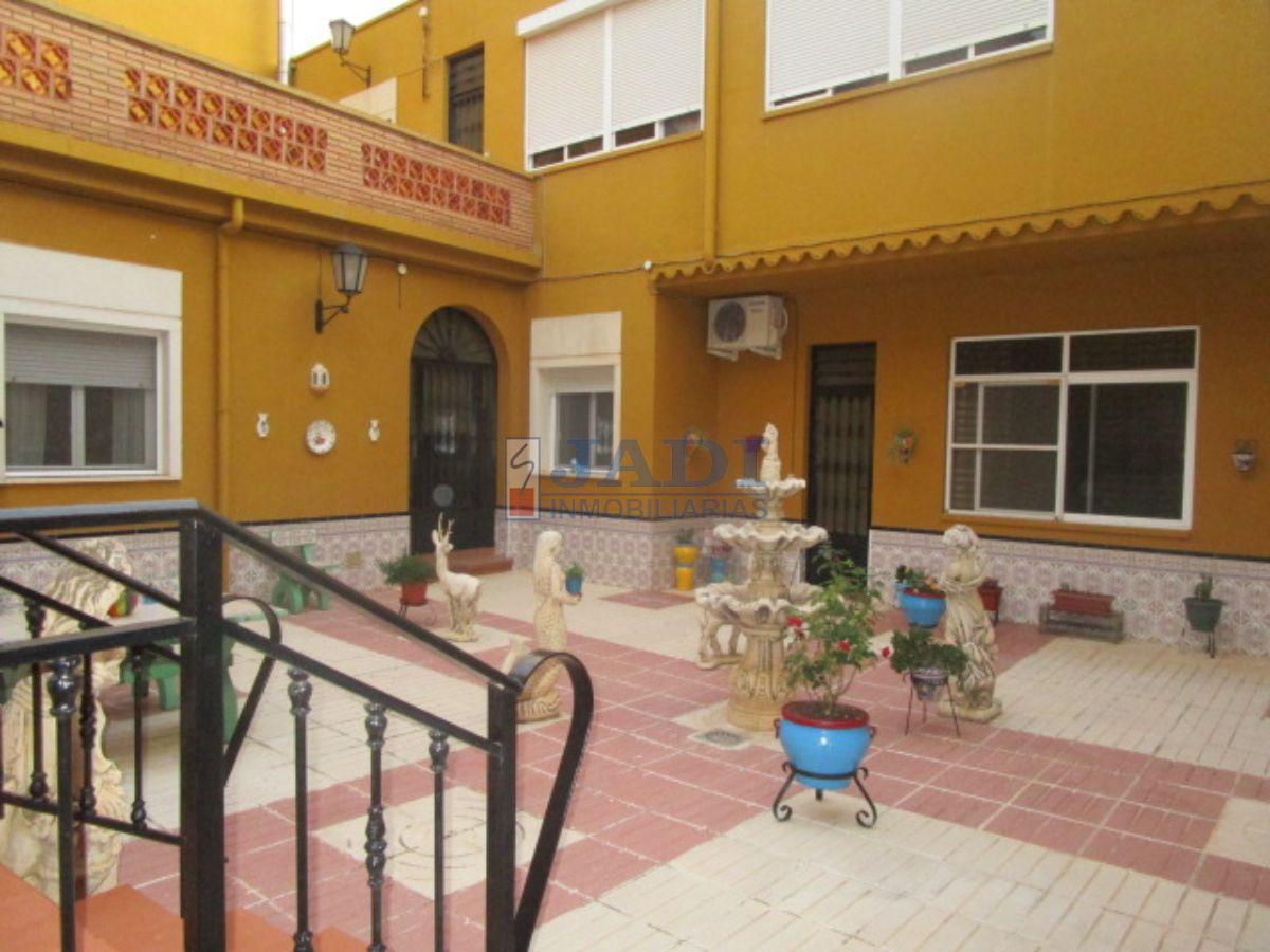 For sale of house in Valdepeñas