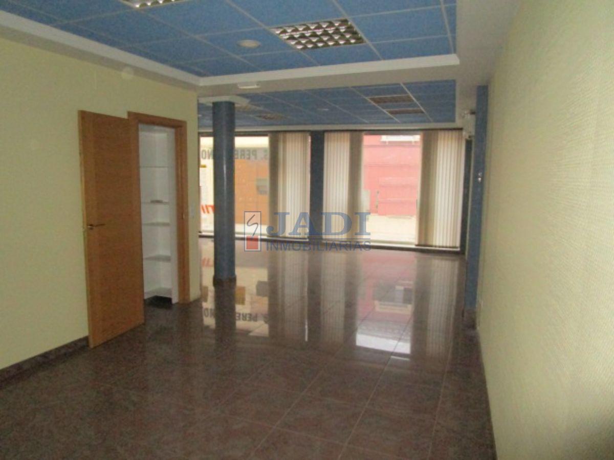 Venta de local comercial en Valdepeñas