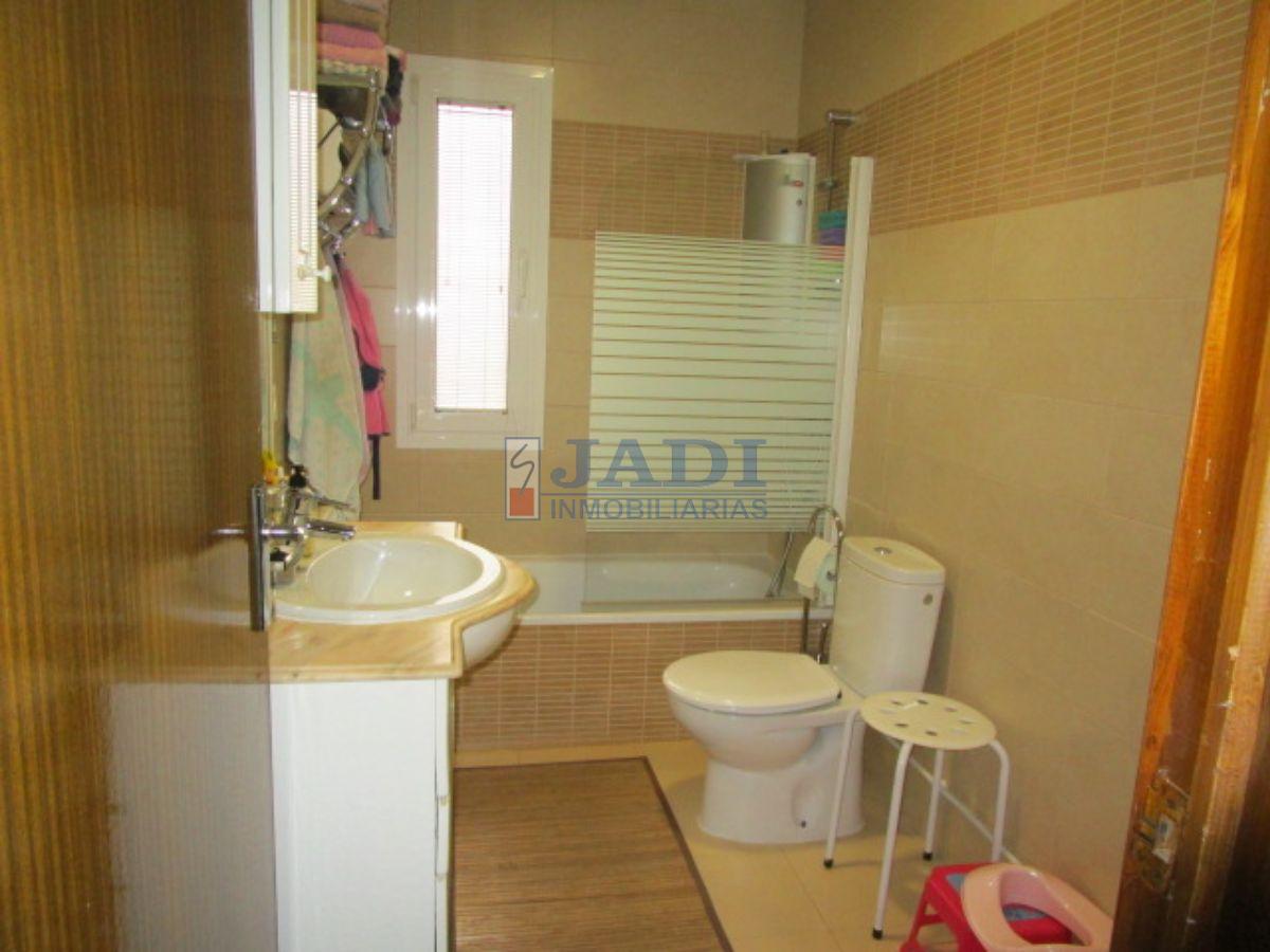 For sale of flat in Valdepeñas