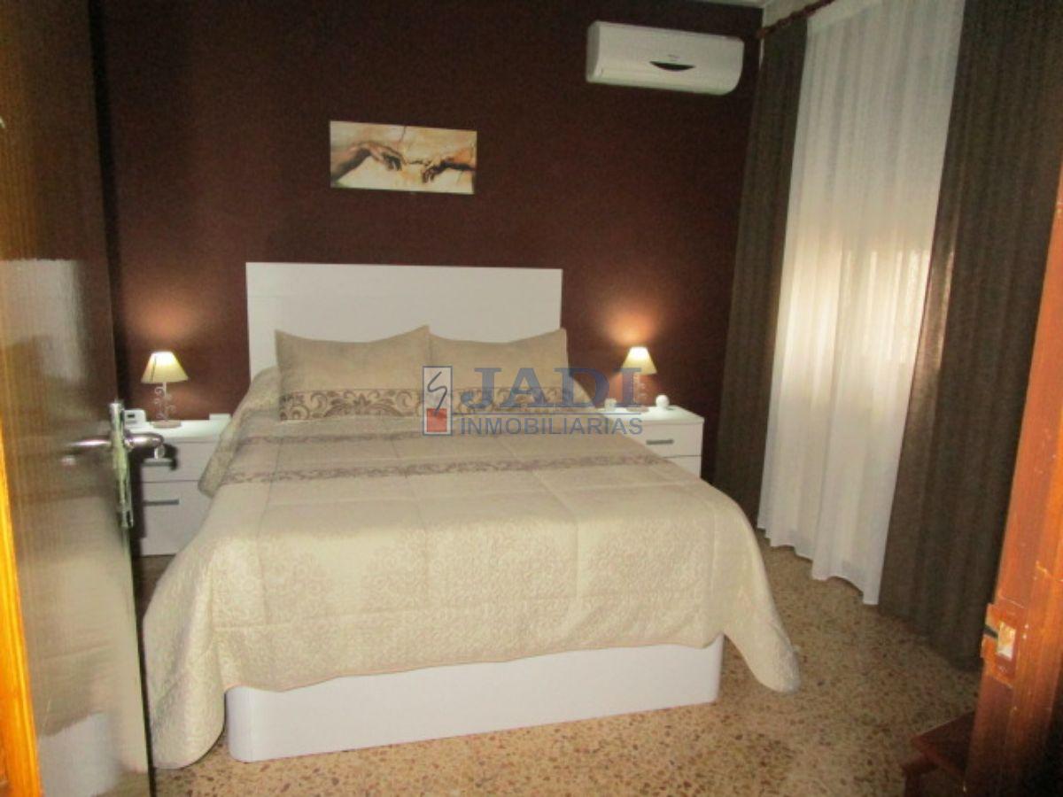 For sale of flat in Valdepeñas