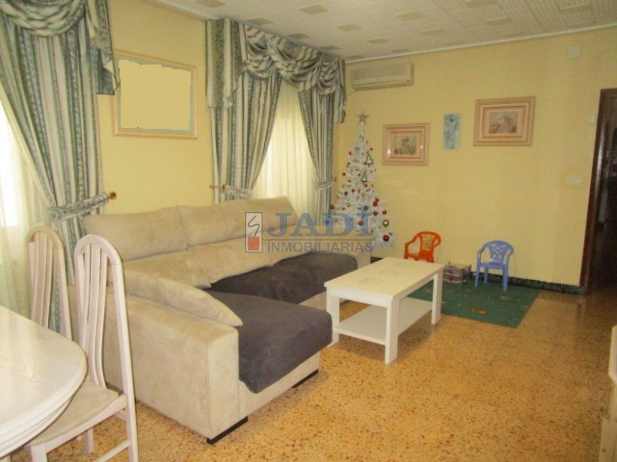 For sale of flat in Valdepeñas