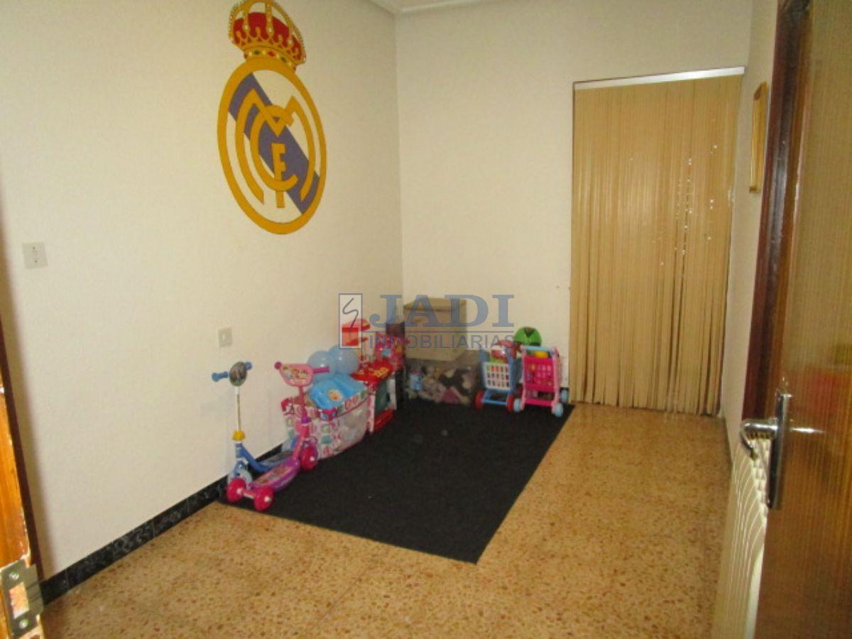 For sale of flat in Valdepeñas