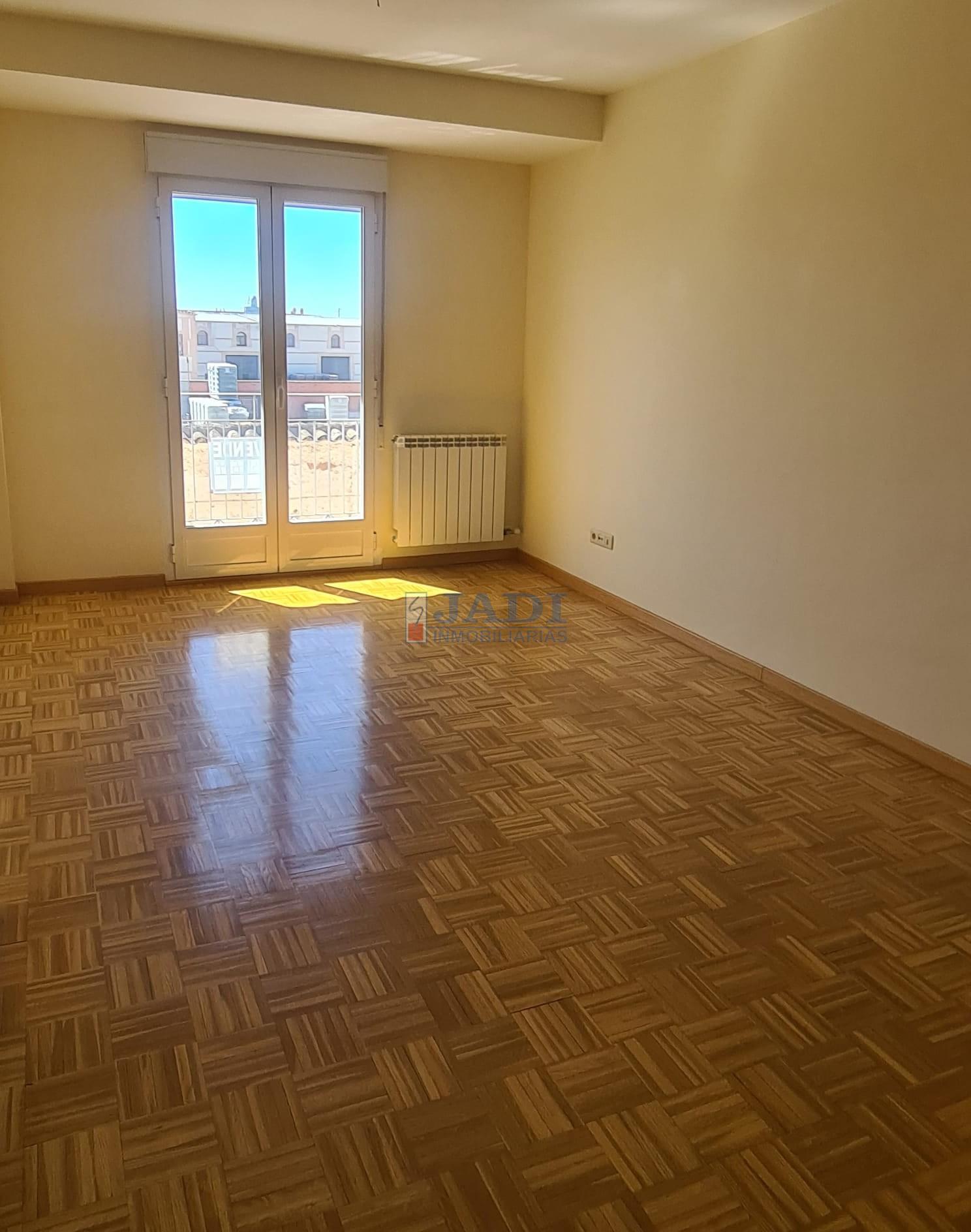 For sale of flat in Valdepeñas