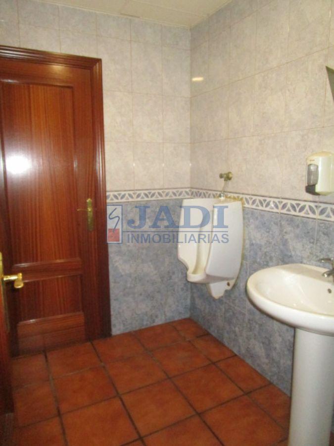 For sale of commercial in Valdepeñas