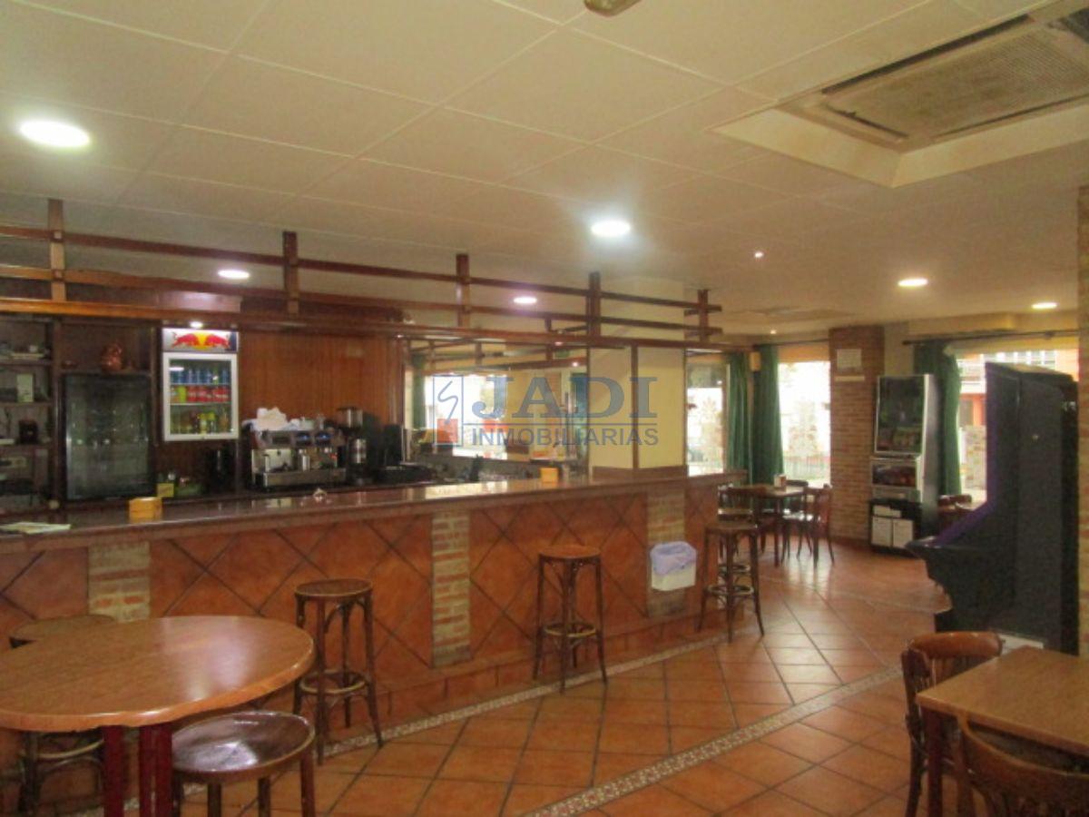 For sale of commercial in Valdepeñas