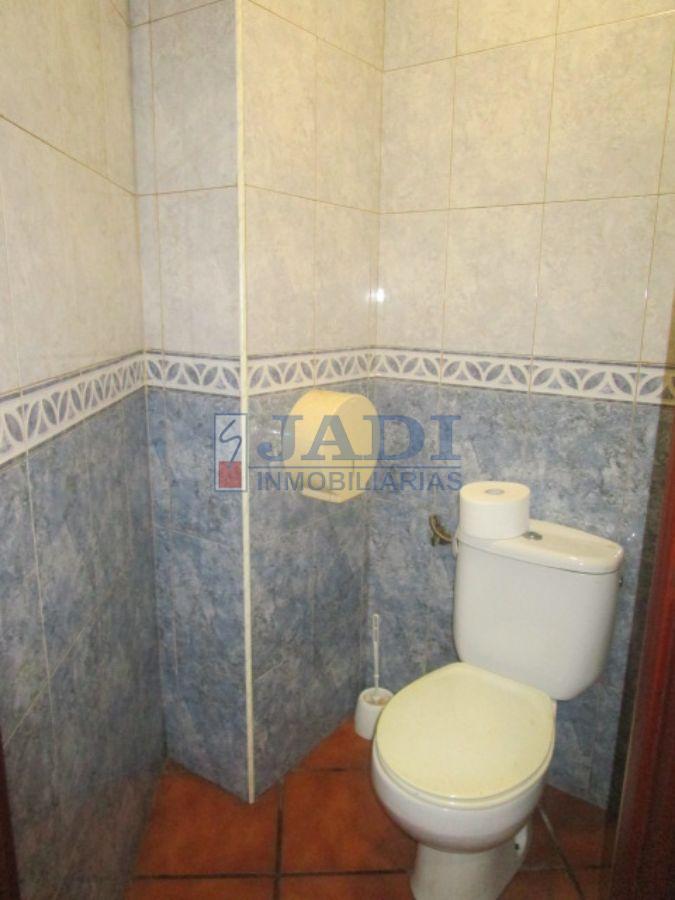 For sale of commercial in Valdepeñas