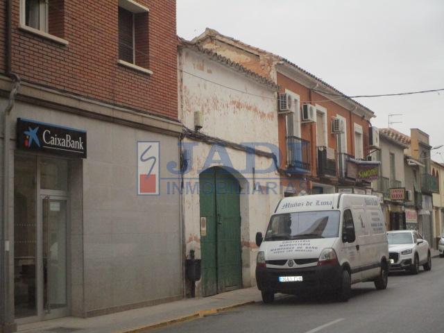 For sale of building in Manzanares