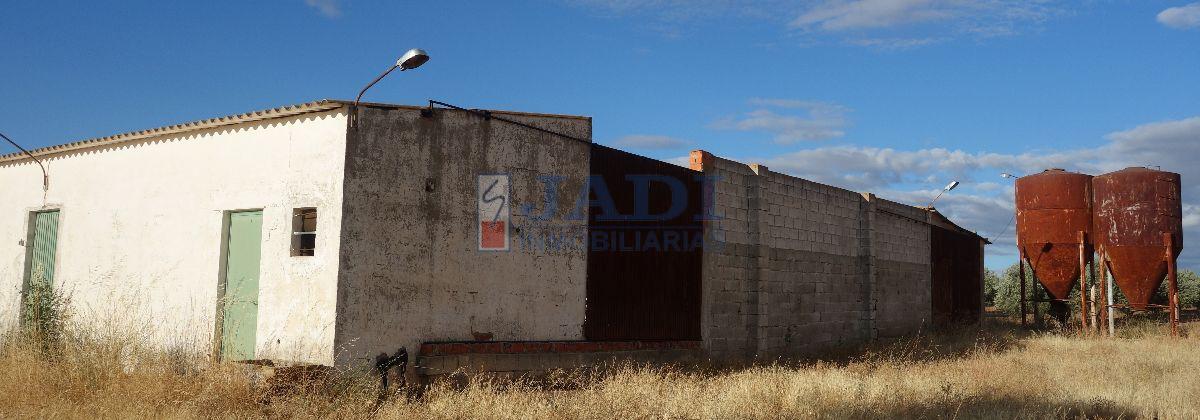 Venda de nau industrial a Valdepeñas