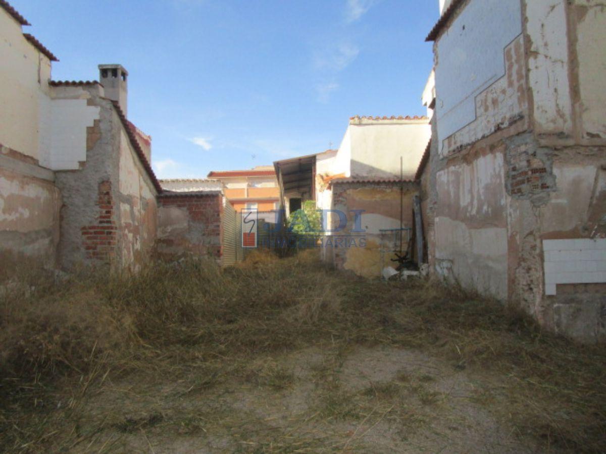 For sale of land in Valdepeñas