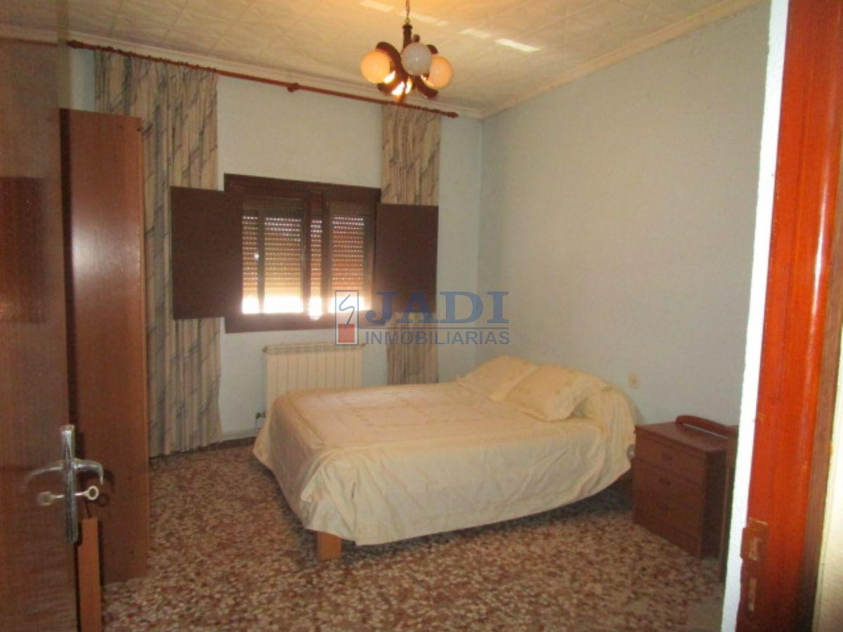 For sale of flat in Valdepeñas