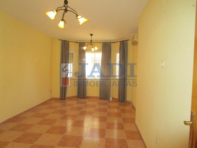 For sale of house in Valdepeñas