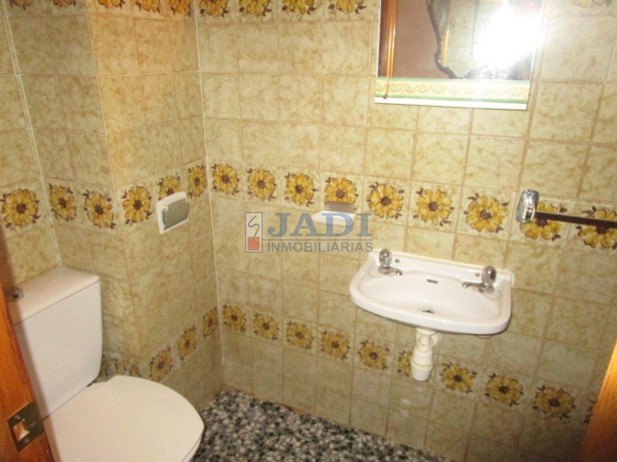 For sale of flat in Valdepeñas