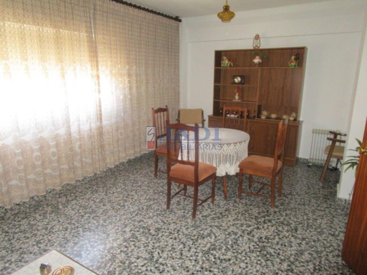 For sale of flat in Valdepeñas