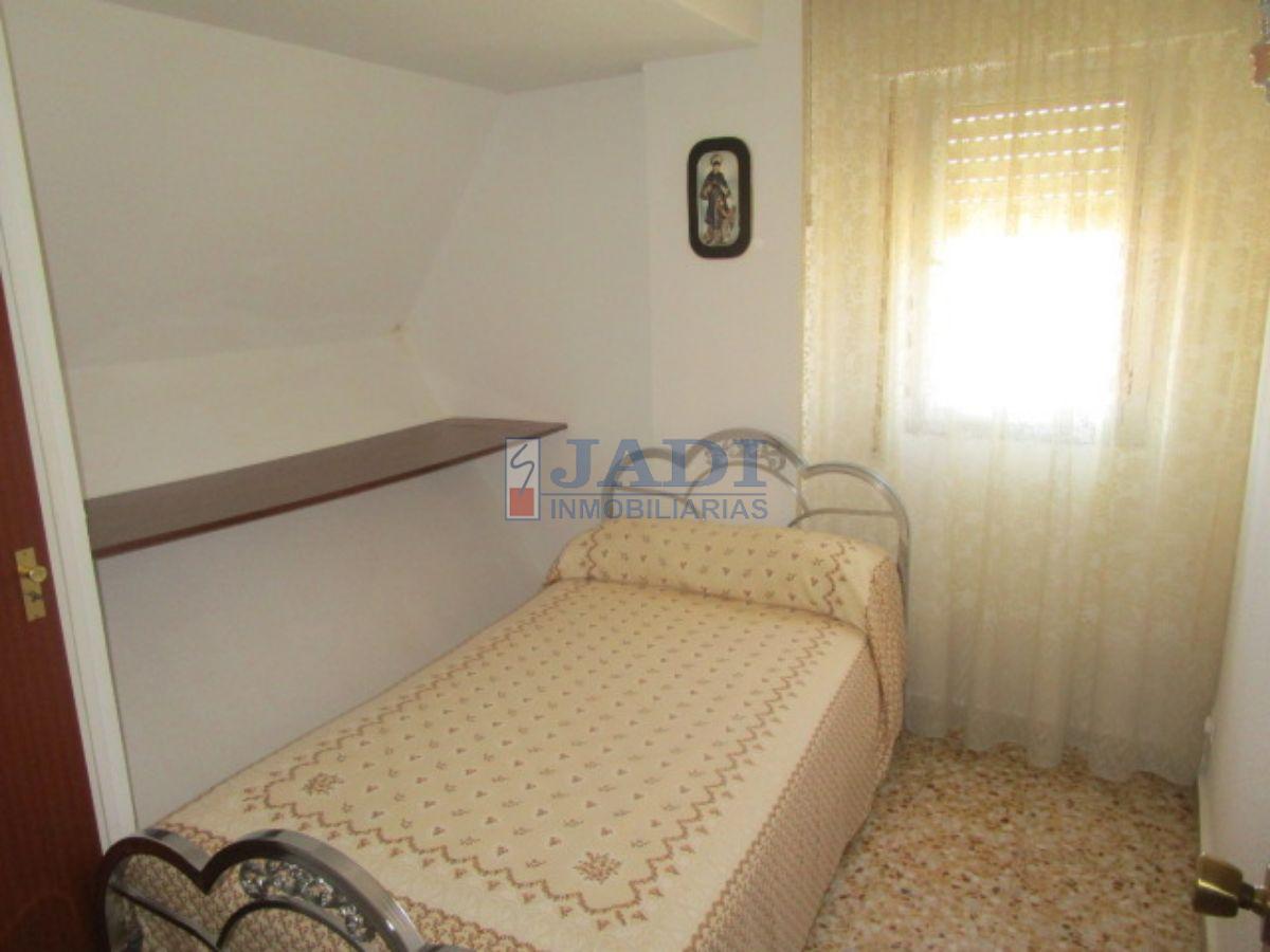 For sale of flat in Valdepeñas