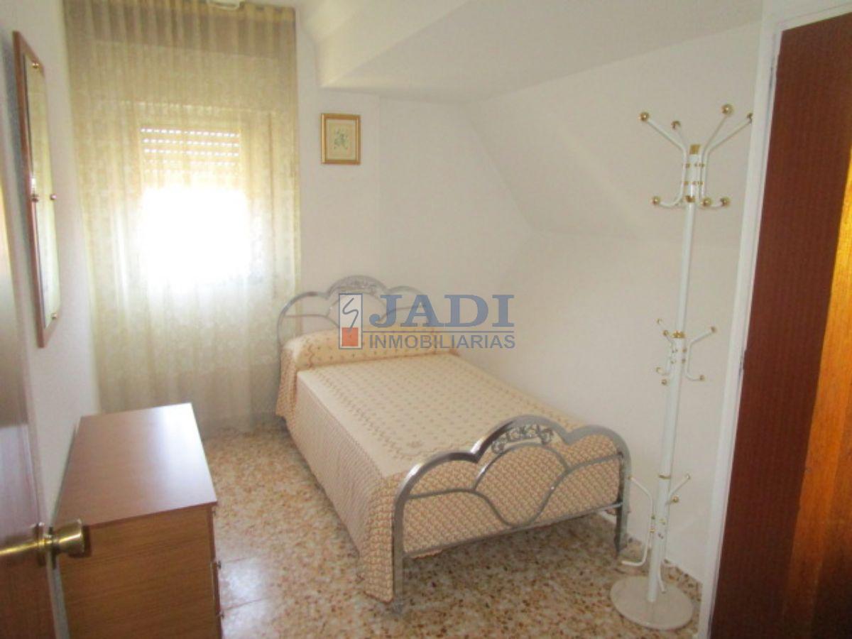 For sale of flat in Valdepeñas