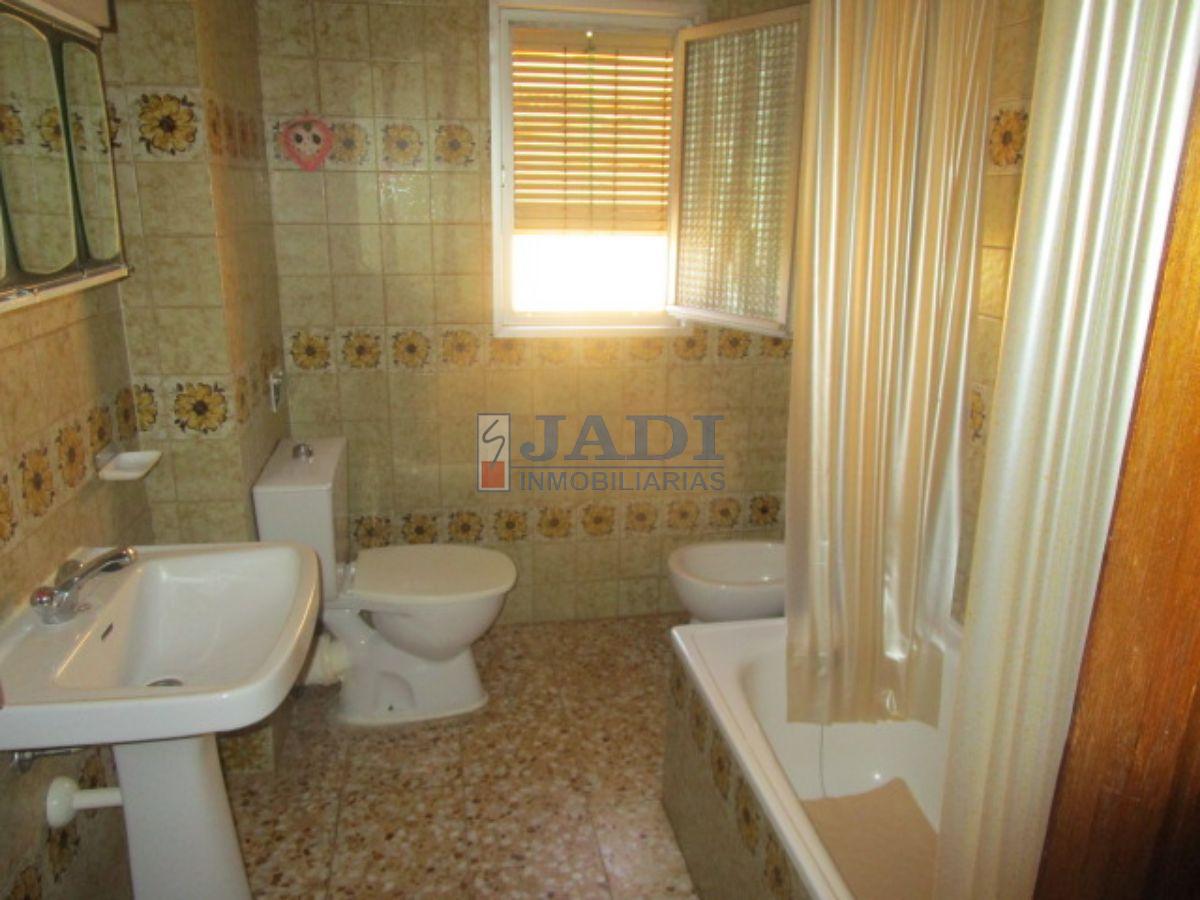 For sale of flat in Valdepeñas