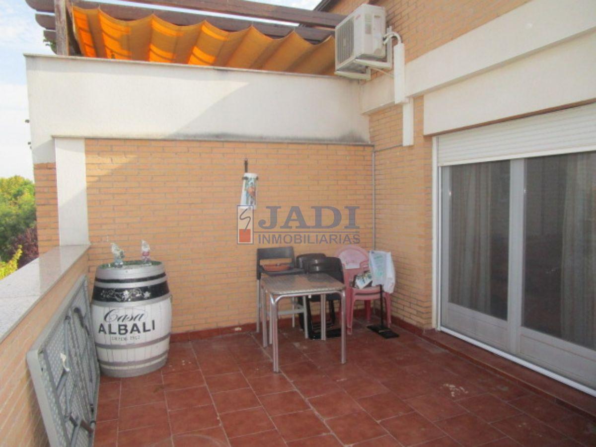 For sale of penthouse in Valdepeñas