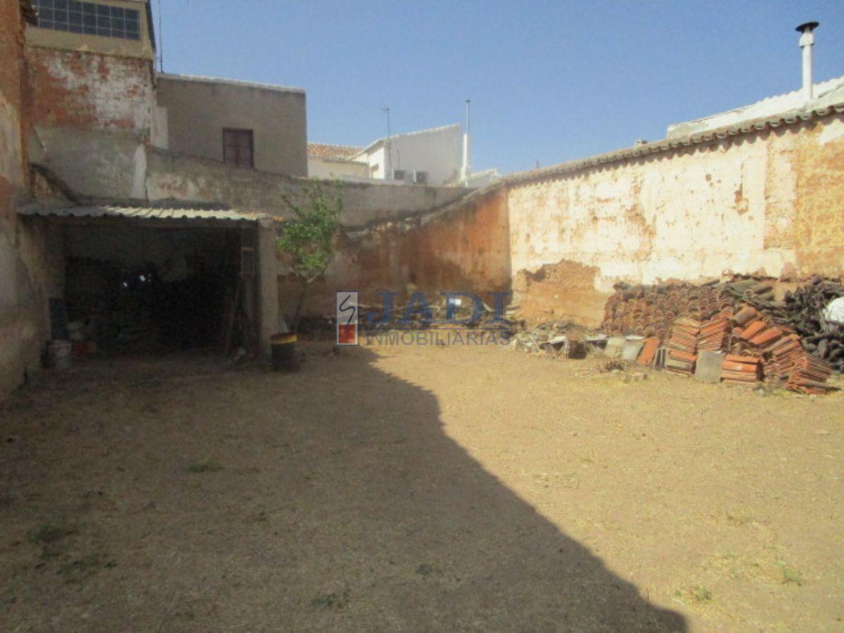 For sale of land in Valdepeñas