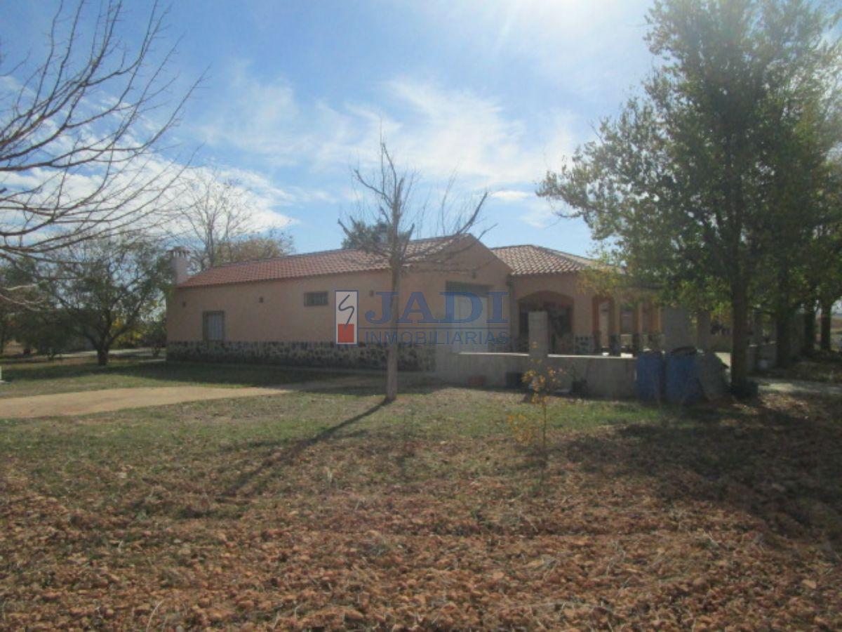 For sale of house in Valdepeñas