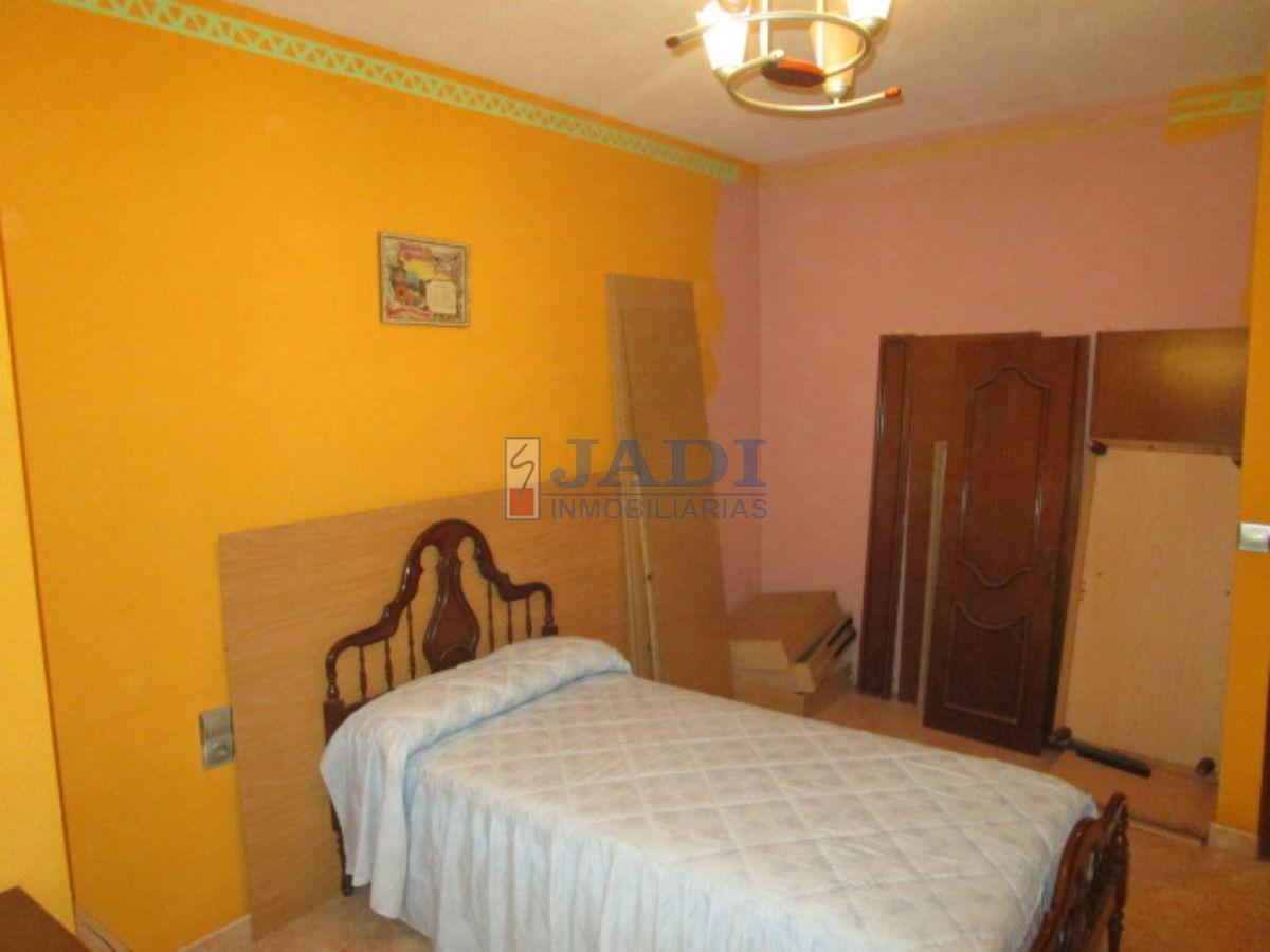 For sale of flat in Valdepeñas