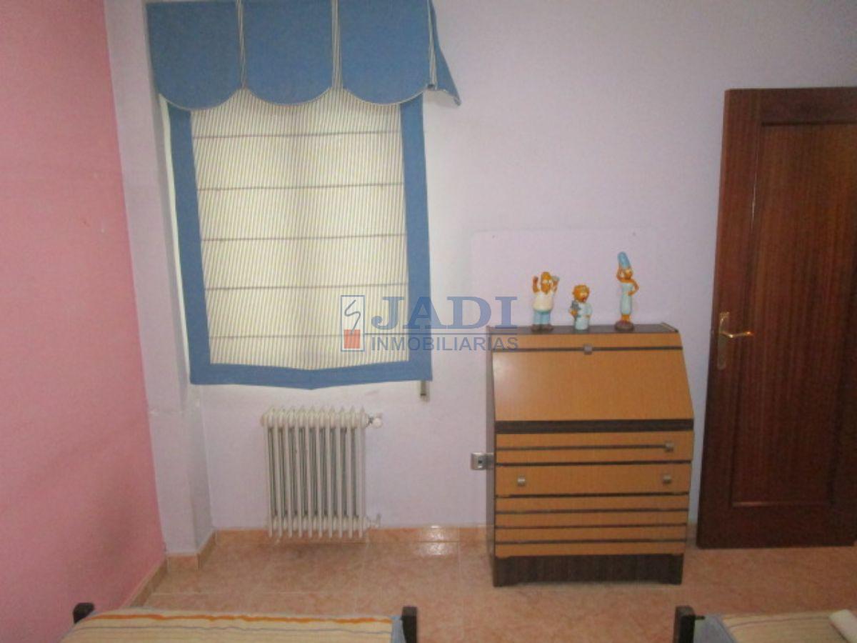 For sale of flat in Valdepeñas