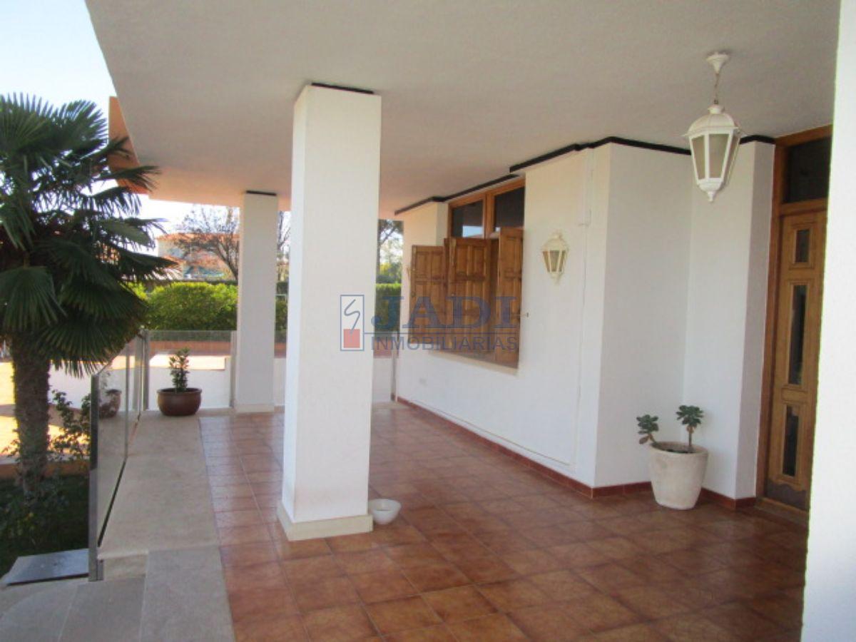 Venta de chalet en Valdepeñas