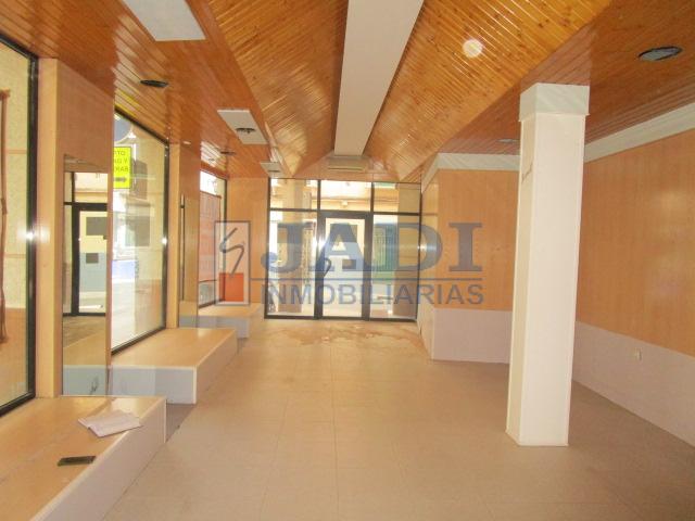 For rent of commercial in Valdepeñas