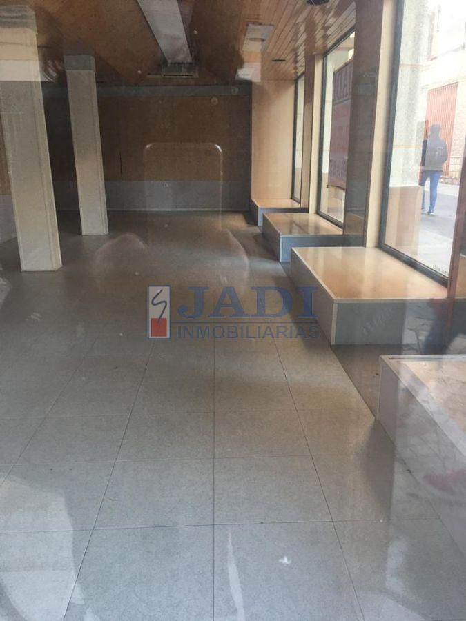 Venta de local comercial en Valdepeñas