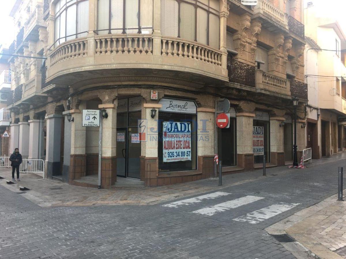 Venta de local comercial en Valdepeñas