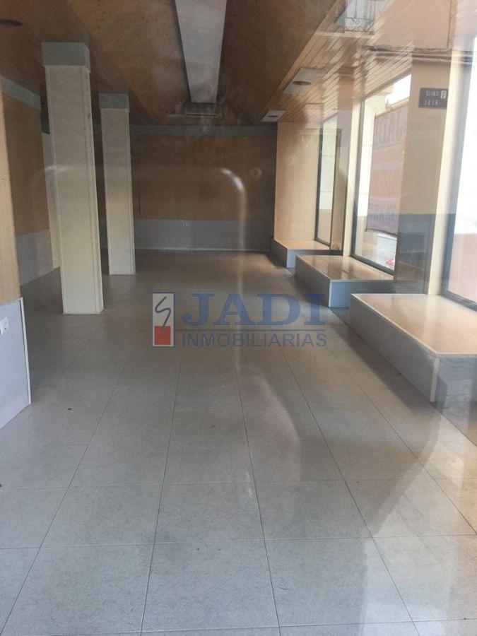 Venta de local comercial en Valdepeñas