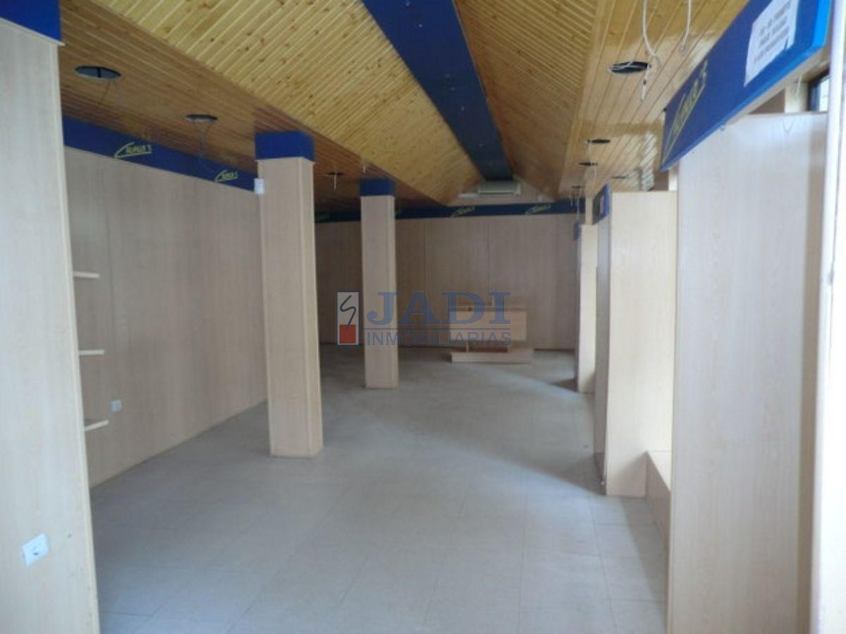 For sale of commercial in Valdepeñas