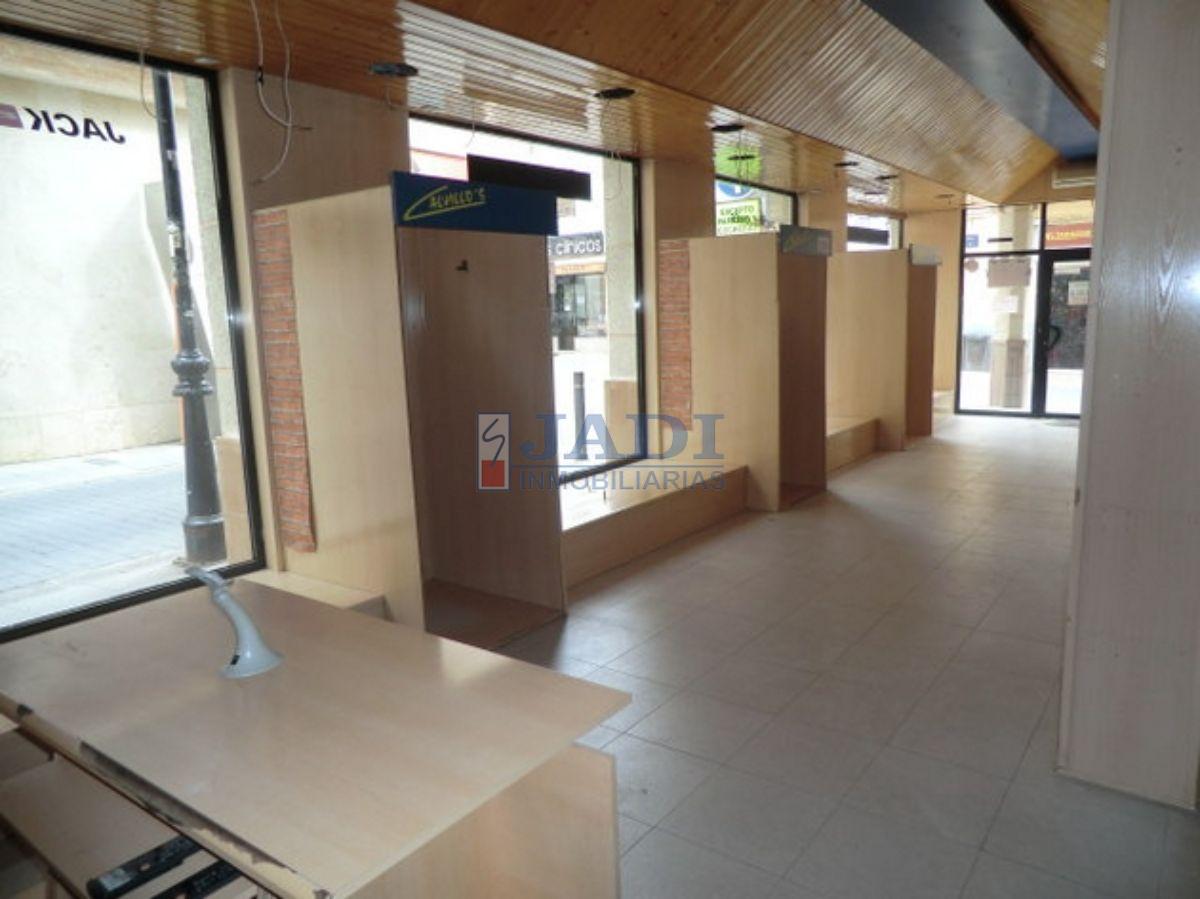 Venta de local comercial en Valdepeñas