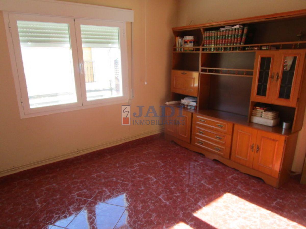 For sale of flat in Valdepeñas