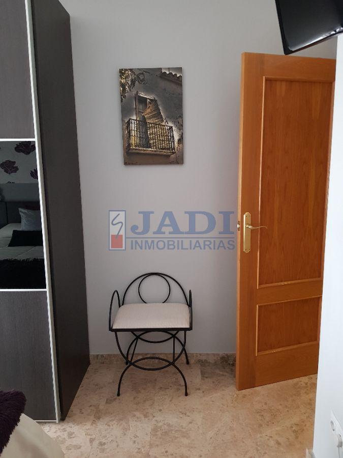 For sale of flat in Valdepeñas