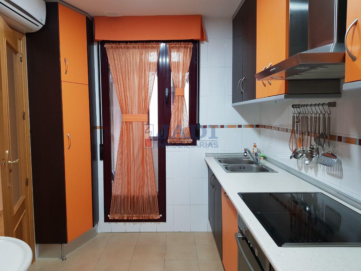 For sale of flat in Valdepeñas