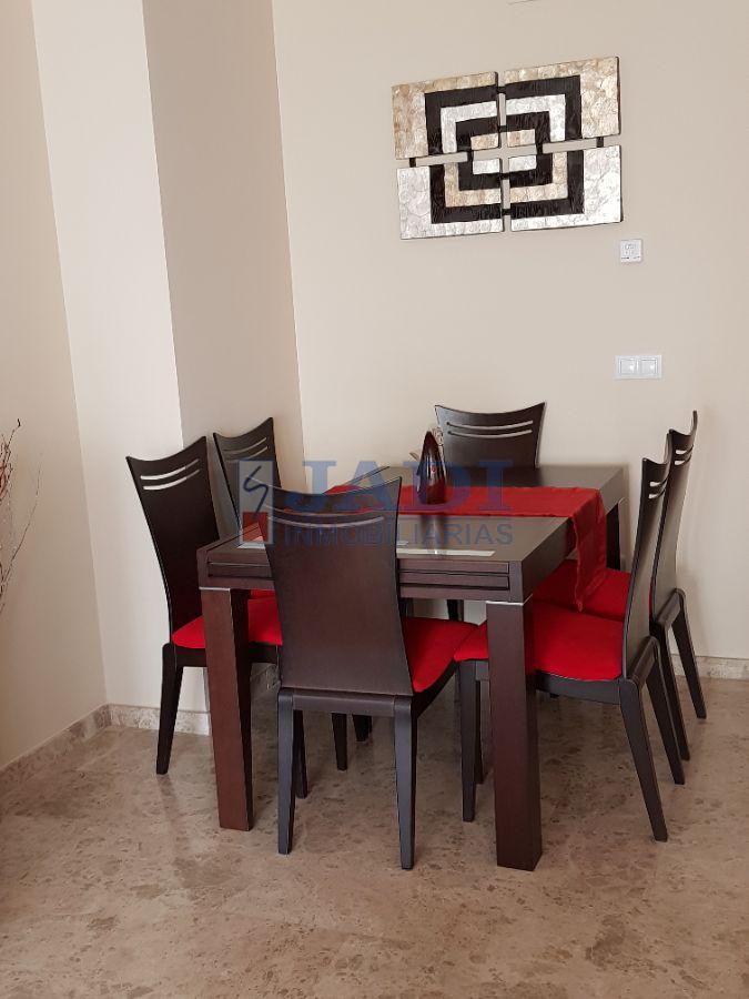 For sale of flat in Valdepeñas