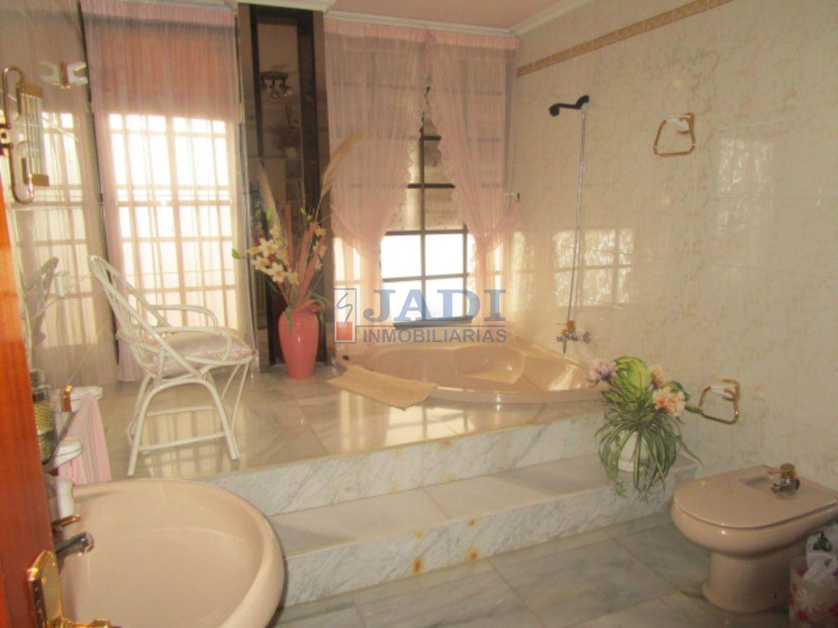 For sale of house in Valdepeñas