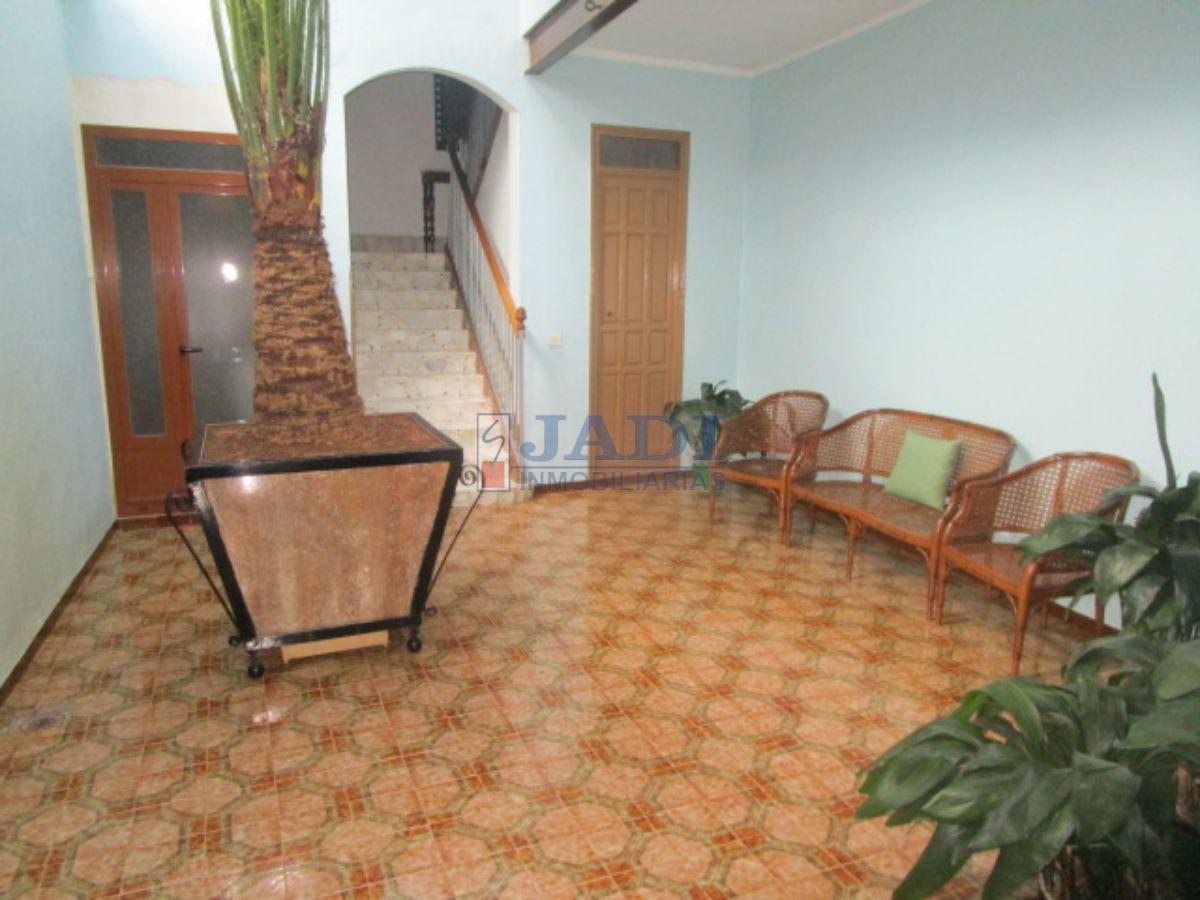 For sale of house in Valdepeñas