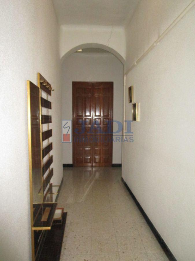 For sale of house in Valdepeñas