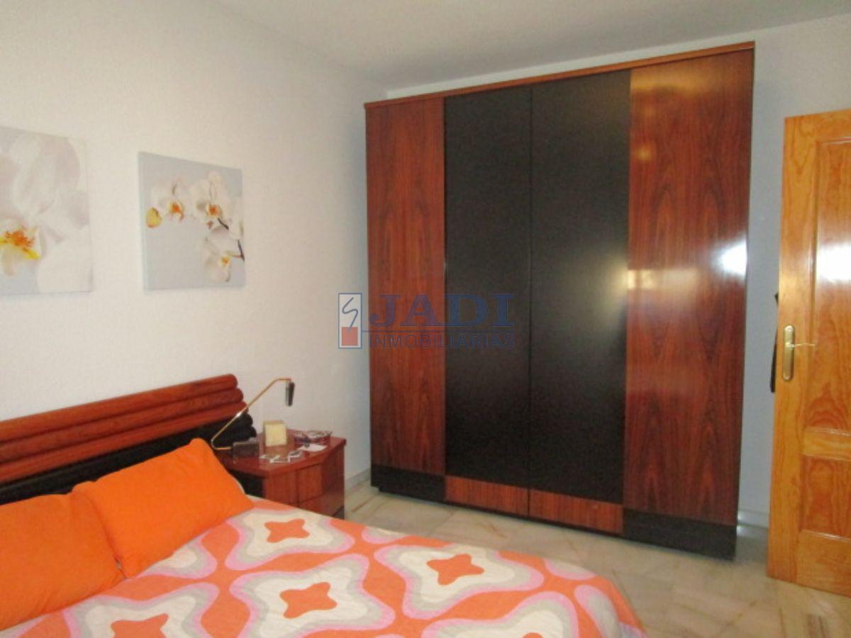 For sale of flat in Valdepeñas