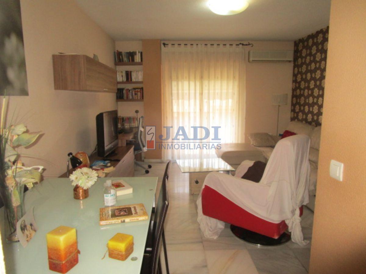 For sale of flat in Valdepeñas