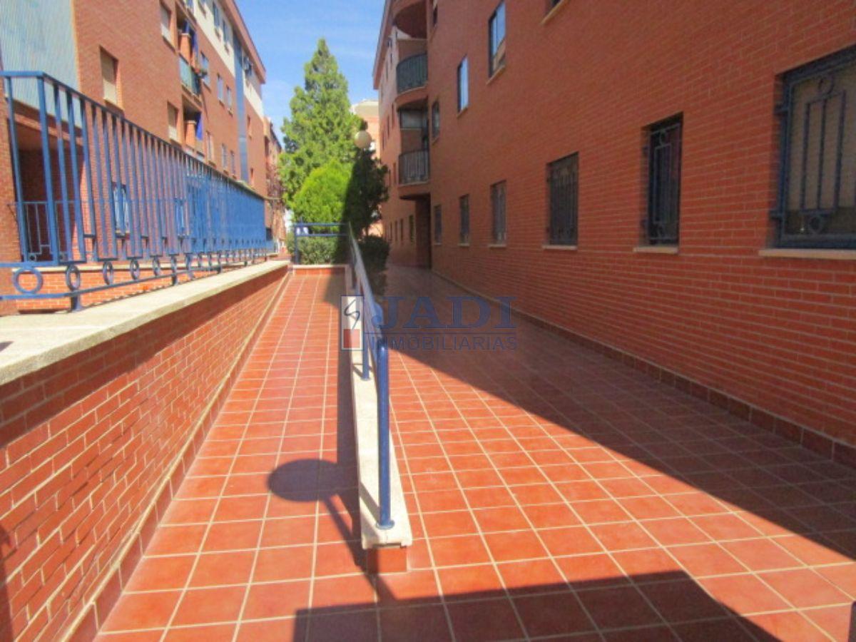 For sale of flat in Valdepeñas