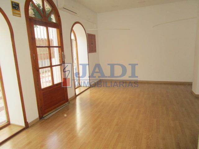 For rent of premises in Valdepeñas