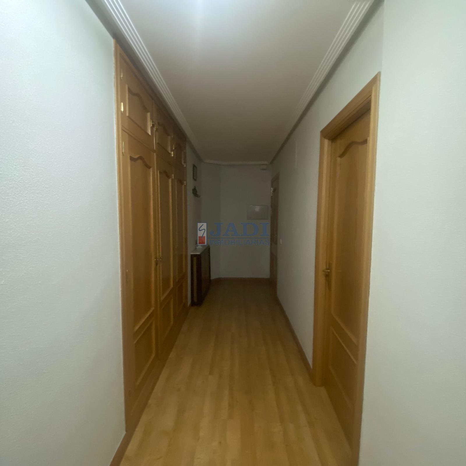 For sale of flat in Valdepeñas