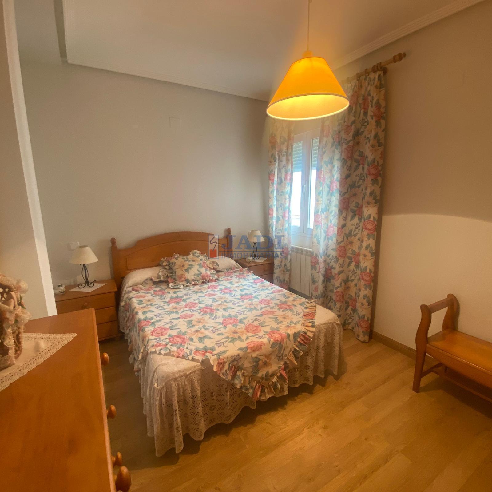 For sale of flat in Valdepeñas