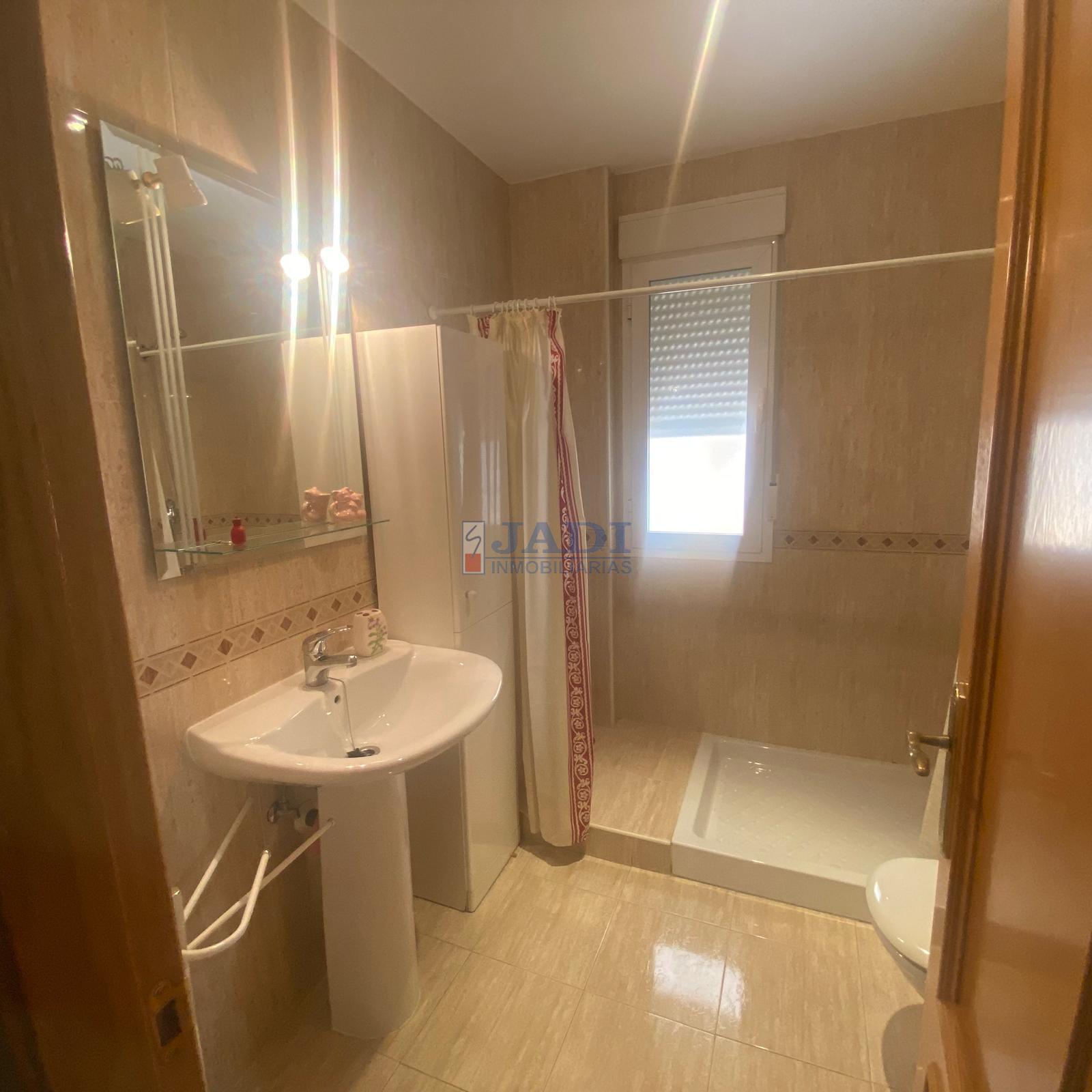 For sale of flat in Valdepeñas