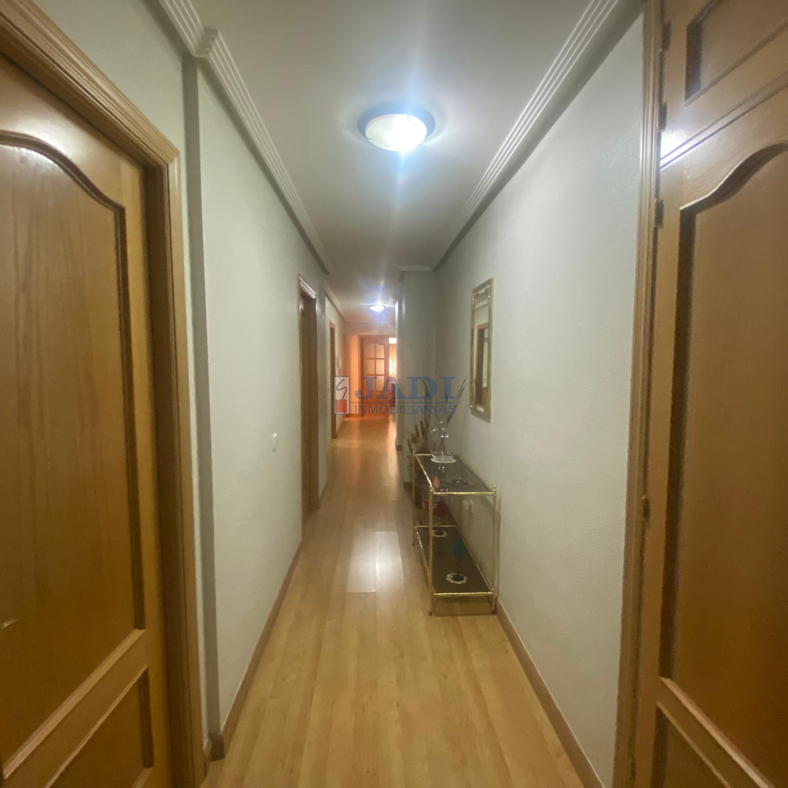 For sale of flat in Valdepeñas