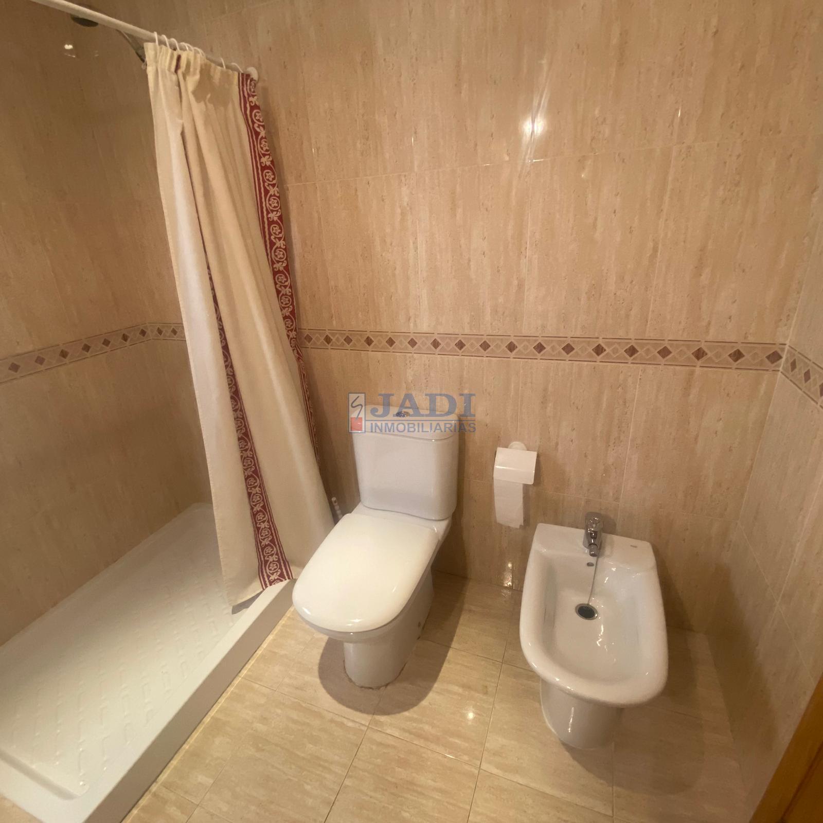 For sale of flat in Valdepeñas