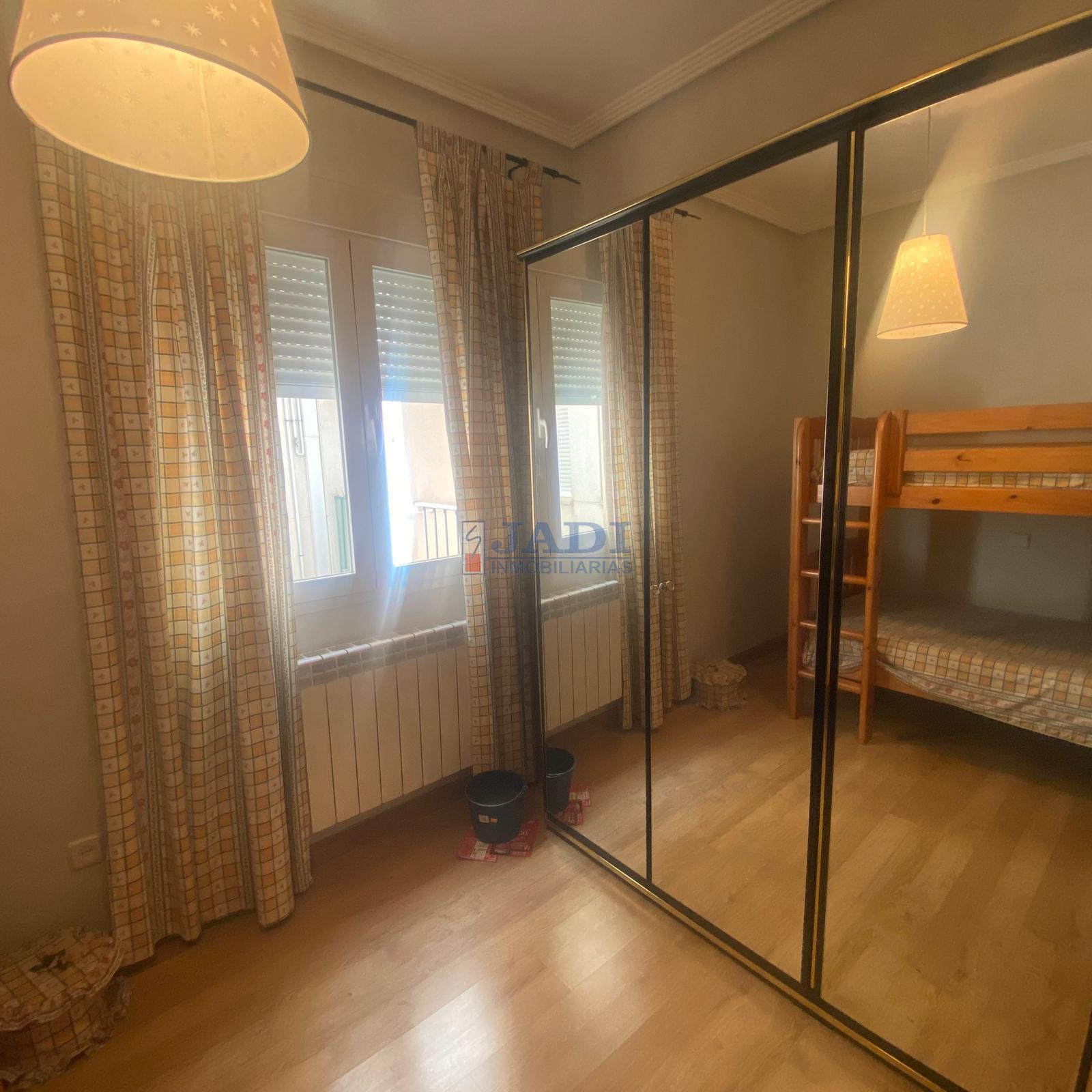 For sale of flat in Valdepeñas